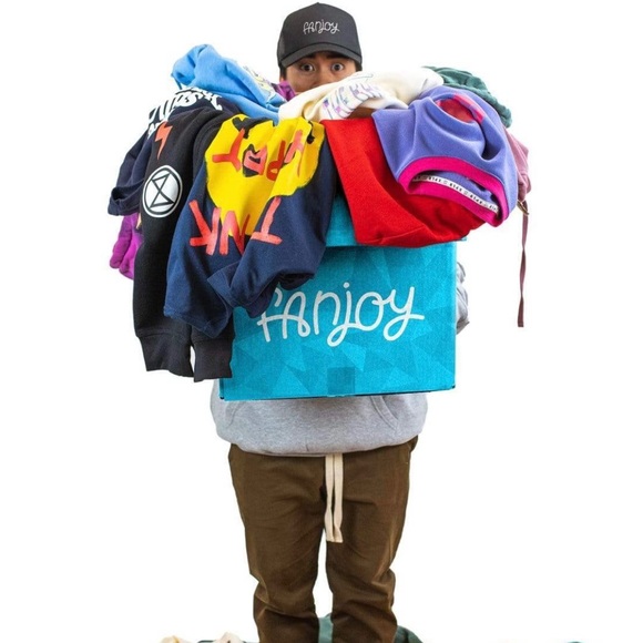 BOX OF LEGGINGS ( Like new) - Picture 2 of 3